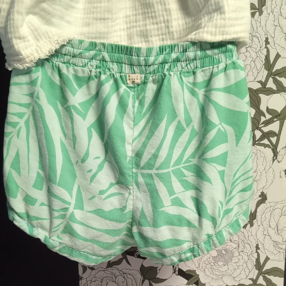 Billabong Mint Leaf Print Women's Cotton Shorts - Picture 4 of 8
